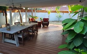 Charming Home One Block From The Sea